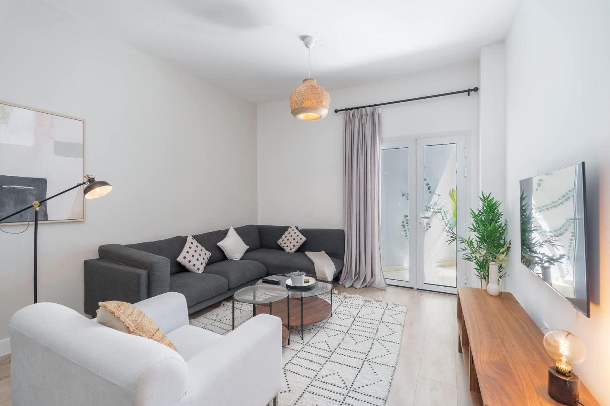 Stylish And Spacious In Vibrant Jvc,