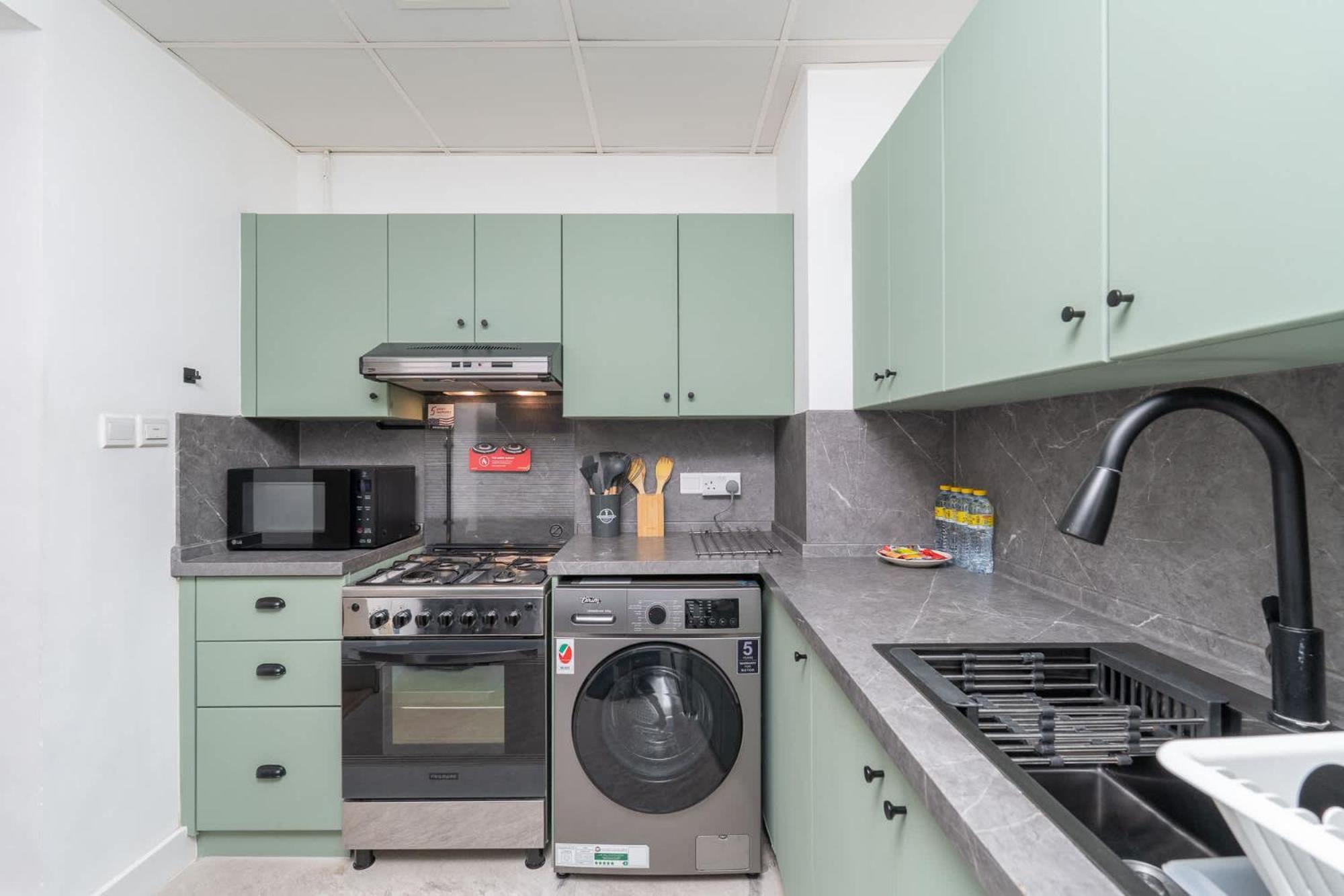 Stylish And Spacious In Vibrant Jvc, Apartment
